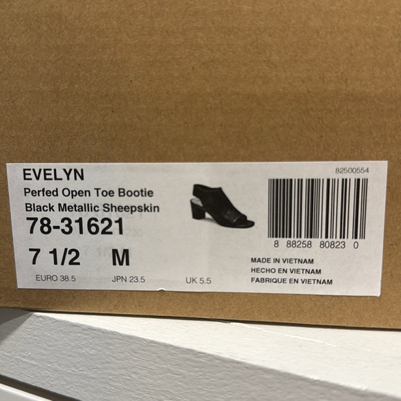 7.5 M open toe bootie. Perfect for fall 🍁🍂 - Picture 7 of 7